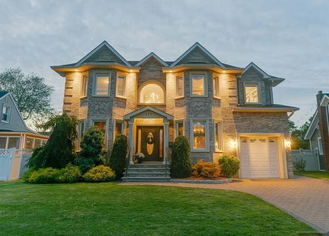 Property at 137 Danna Way, Saddle Brook, NJ 07663, 4 beds, 2.5 baths