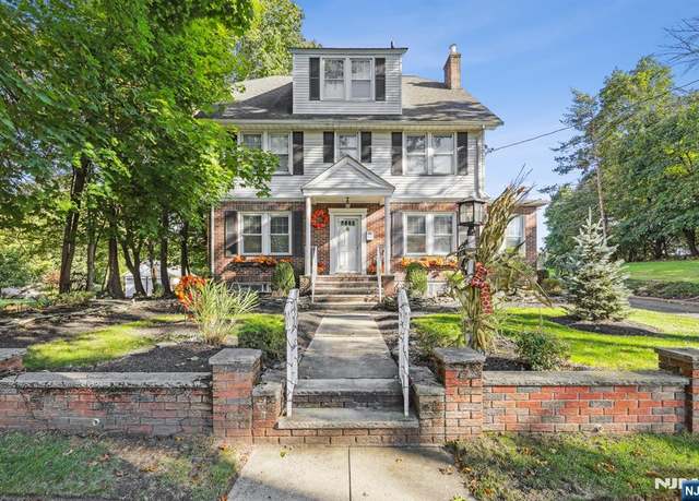 Property at 17 Cliff St, Verona, NJ 07044, 5 beds, 3.5 baths