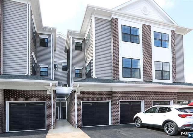 Property at 8 Harvest Way, Little Falls, NJ 07424, 3 beds, 2.5 baths