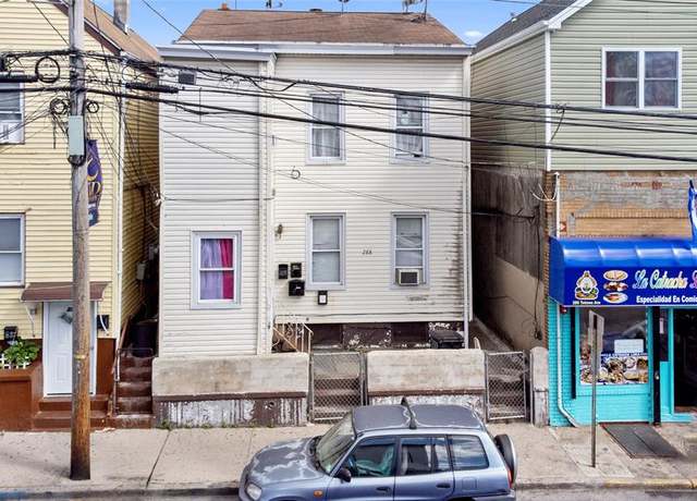 Property at 288 Totowa Ave, Paterson, NJ 07502, 4 beds, 3 baths