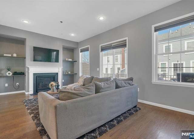 Property at 55 Roosevelt Dr, Wood Ridge, NJ 07075, 4 beds, 3.5 baths