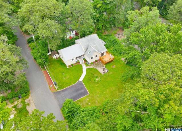 Property at 22 Elizabeth Rd, West Milford, NJ 07421, 3 beds, 3 baths