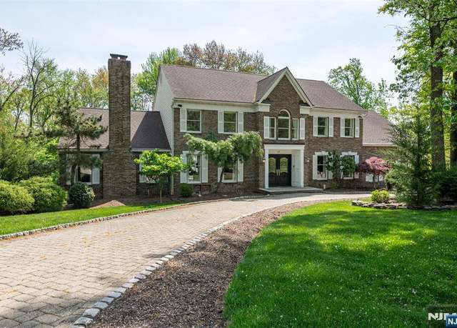 Property at 17 Doremus Rd, Mahwah, NJ 07430, 5 beds, 4 baths