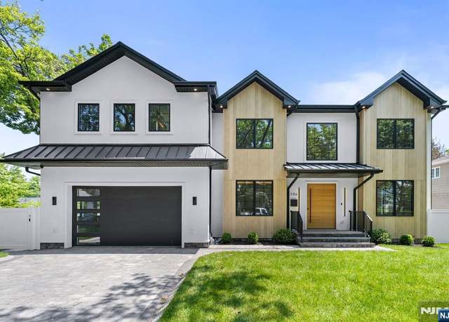Property at 286 Herbert Pl, Paramus, NJ 07652, 6 beds, 6.5 baths