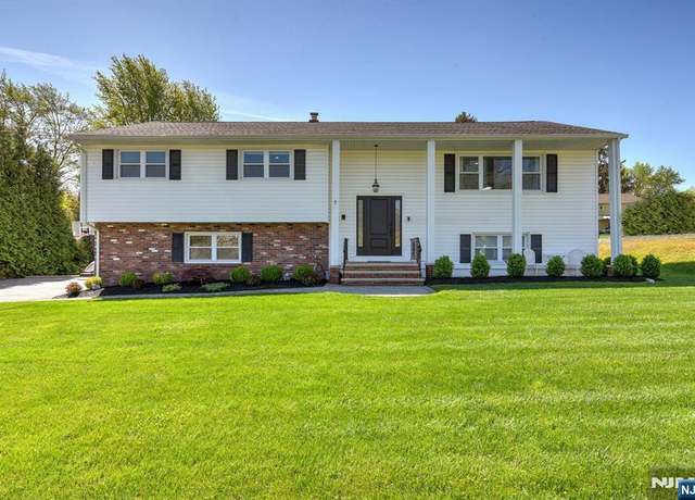 Property at 7 King Ct, Wayne, NJ 07470, 5 beds, 3 baths