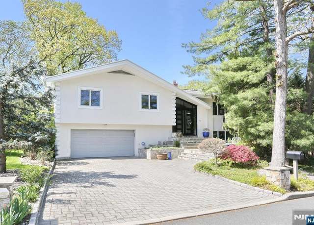 Property at 1 Cliff Rd, Englewood Cliffs, NJ 07632, 3 beds, 2.5 baths