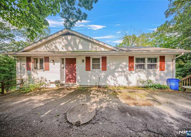 Property at 16 Sunset Trl, Rockaway Township, NJ 07866, 3 beds, 2.5 baths