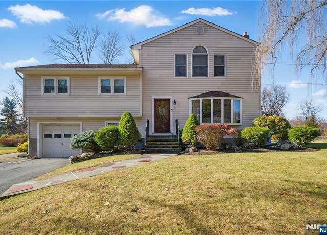 Property at 29 Manor Dr, Wayne, NJ 07470, 4 beds, 2.5 baths