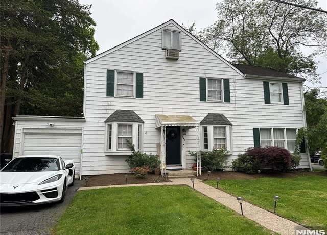 Property at 364 Kenwood Rd, Paramus, NJ 07652, 4 beds, 2.5 baths