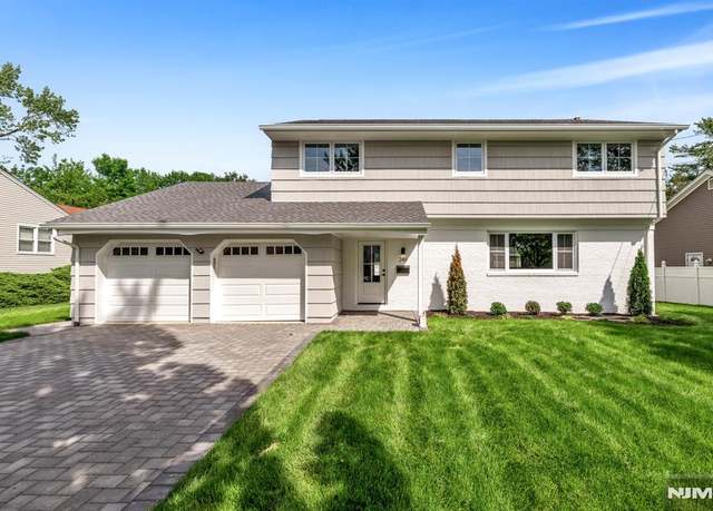 Property at 246 Oakwood Dr, Paramus, NJ 07652, 4 beds, 3.5 baths