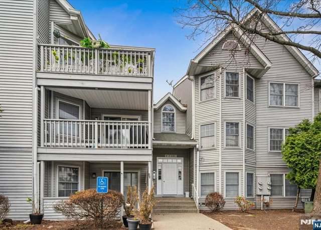Property at 94 Quartz Ln, Paterson, NJ 07501, 2 beds, 2 baths
