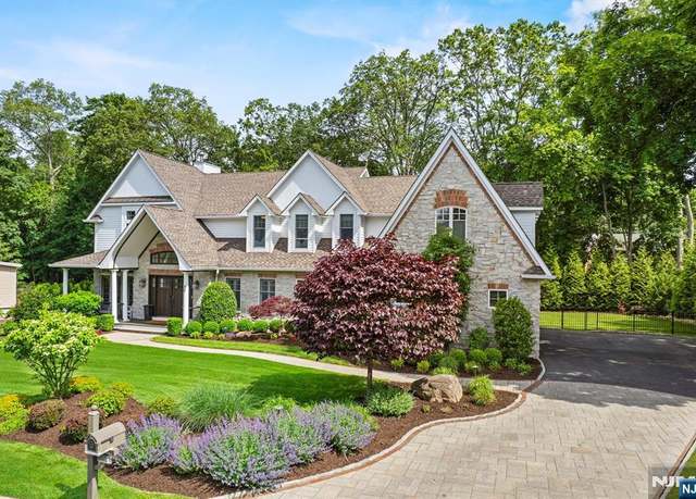 Property at 39 Poplar St, Ramsey, NJ 07446, 5 beds, 5.5 baths