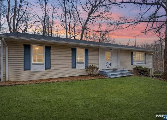 Property at 35 Dupont Ave, Hopatcong, NJ 07843, 3 beds, 2 baths