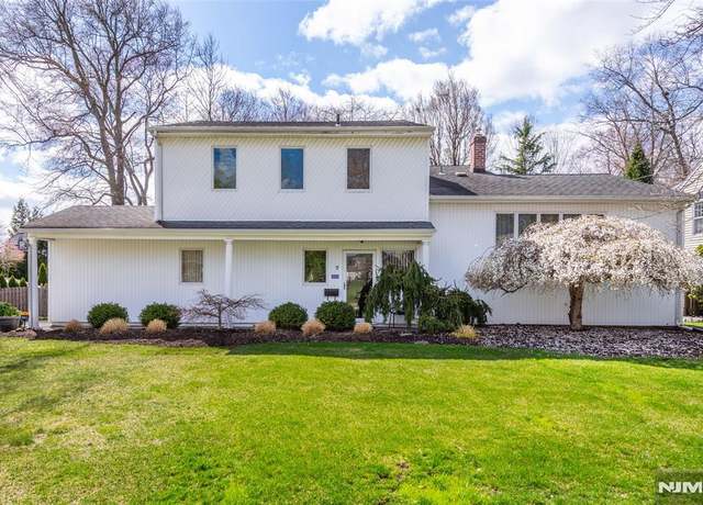 Property at 7 Sherwood St, Wayne, NJ 07470, 4 beds, 2.5 baths