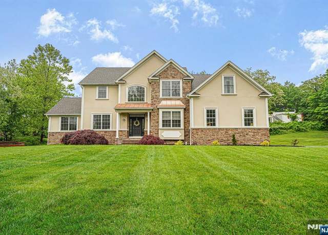 Property at 21 Kokora Ave, Montville Township, NJ 07045, 4 beds, 4.5 baths
