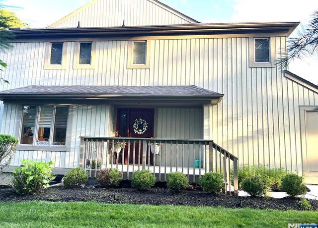 Property at 643 Blue Ridge Ln, Mahwah, NJ 07430, 3 beds, 2.5 baths