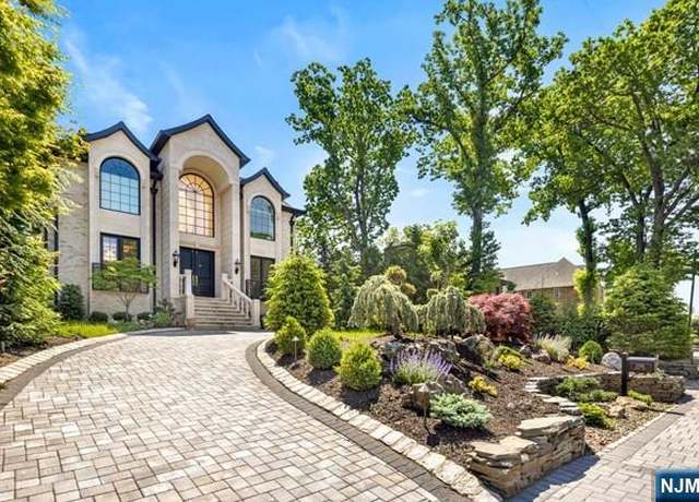 Property at 1096 Briar Way, Fort Lee, NJ 07024, 5 beds, 4.5 baths