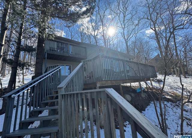 Property at 364 Skyline Lake Dr, Ringwood, NJ 07456, 3 beds, 2 baths
