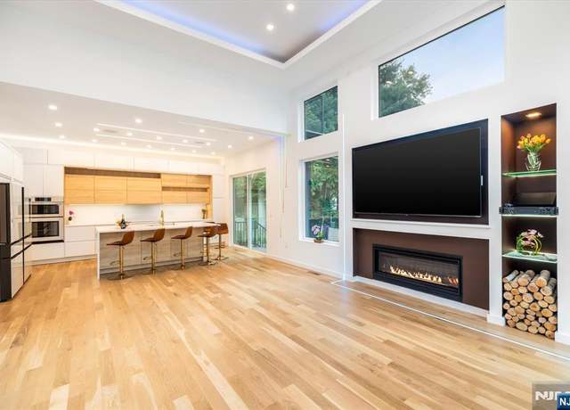 Property at 145 Midwood Rd, Glen Rock, NJ 07452, 5 beds, 5.5 baths