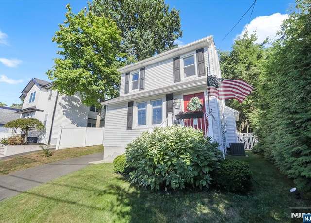 Property at 912 Poplar Ave, River Edge, NJ 07661, 3 beds, 1.5 baths