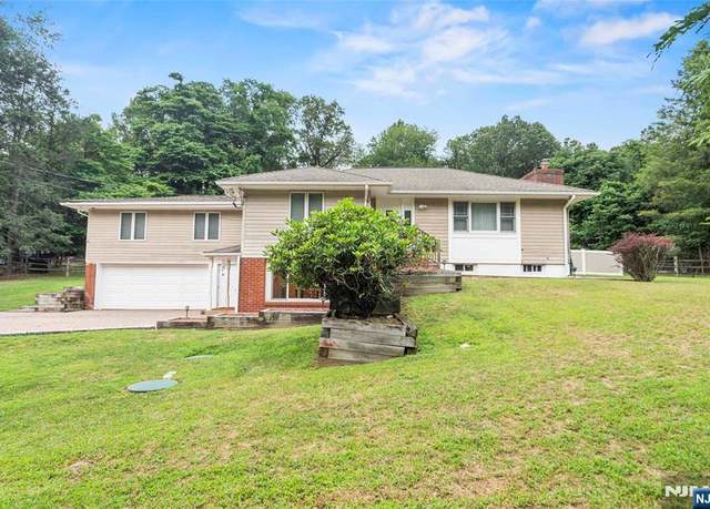 Property at 905 Franklin Ave, Franklin Lakes, NJ 07417, 4 beds, 3 baths