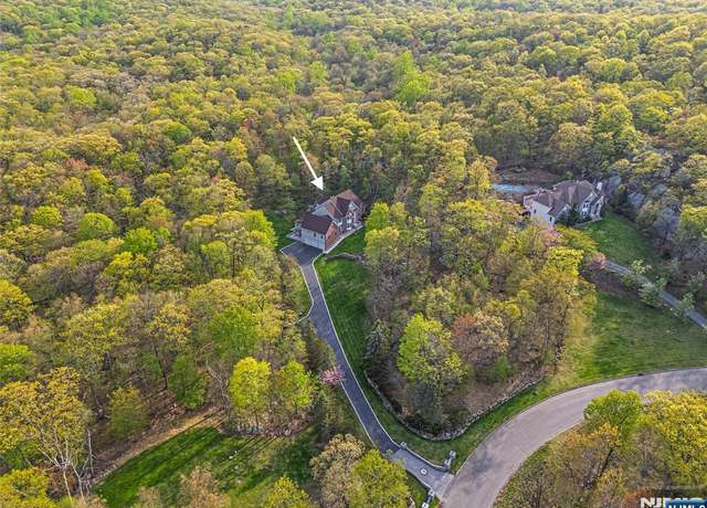 Property at 143 S Glen Rd, Kinnelon Borough, NJ 07405, 5 beds, 4.5 baths