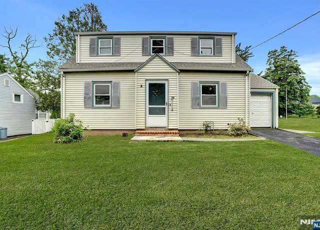 Property at 32 Knoll Pl, Clifton, NJ 07012, 4 beds, 1.5 baths