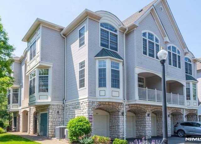 Property at 903 Regal Blvd #142, Livingston, NJ 07039, 2 beds, 2.5 baths