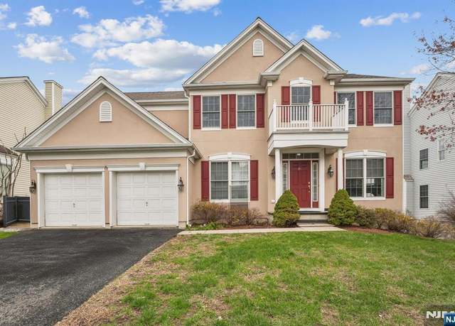 Property at 81 Hickory Hill Blvd, Totowa, NJ 07512, 4 beds, 3.5 baths