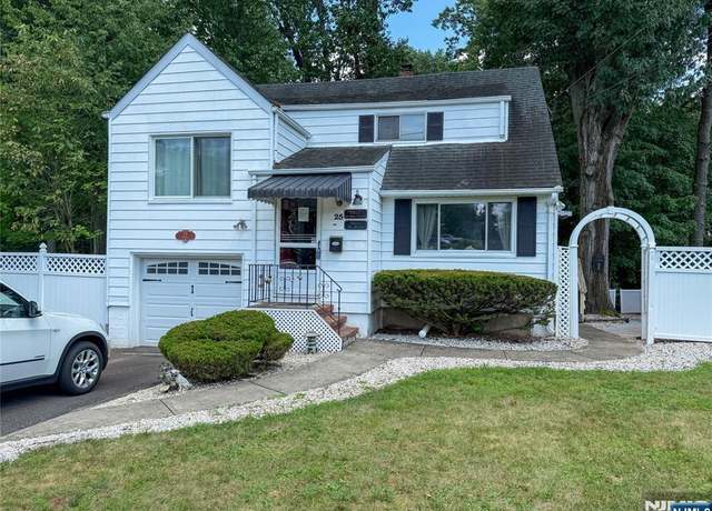 Property at 25 Oakbrook Pl, Franklin, NJ 08873, 3 beds, 2 baths