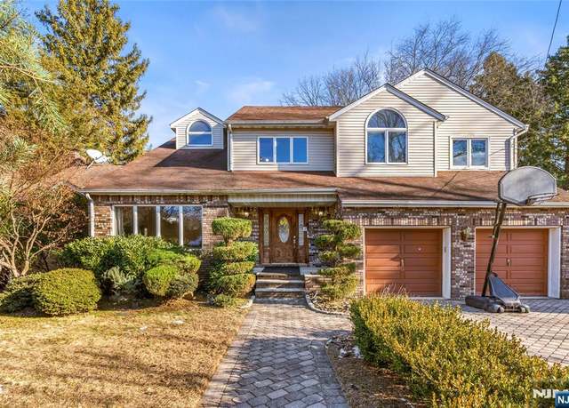 Property at 65 Robinhood Ave, Closter, NJ 07624, 4 beds, 3.5 baths