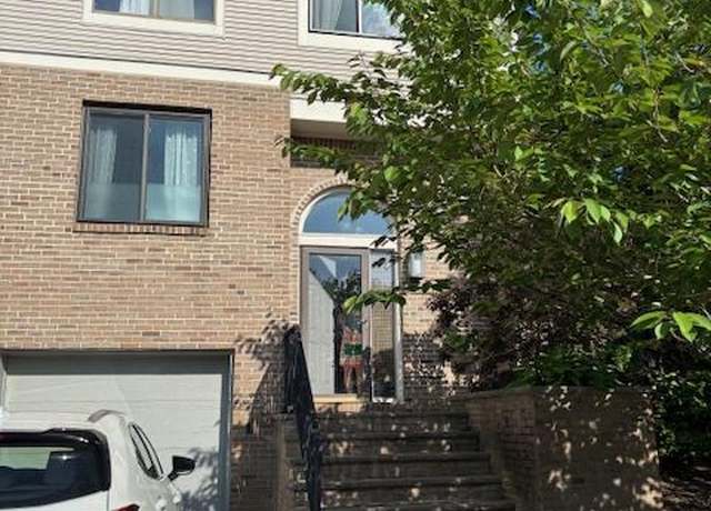 Property at 7 Louisburg Sq, Verona, NJ 07044, 3 beds, 2.5 baths