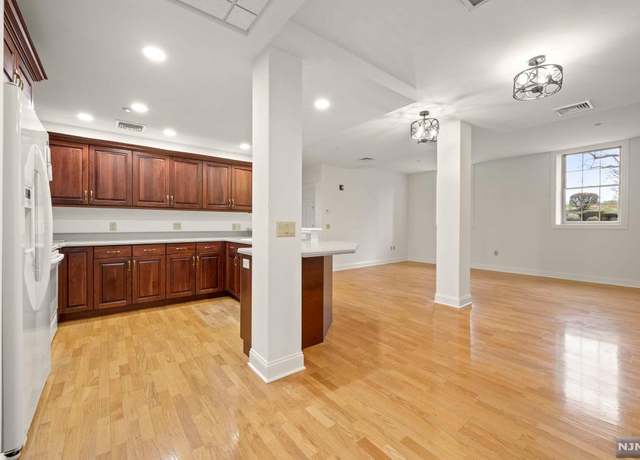 Property at 4101 Rio Vista Dr, Mahwah, NJ 07430, 1 bed, 1.5 baths