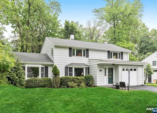 Property at 960 Andover Ter, Ridgewood, NJ 07450, 4 beds, 2.5 baths