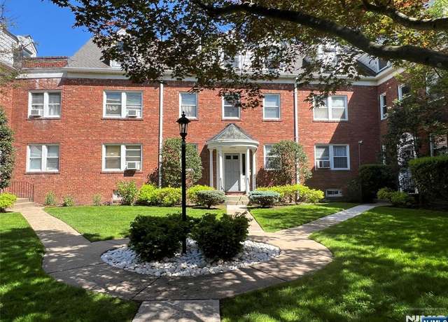 Property at 735 Elm Ave Unit 4D, Teaneck, NJ 07666, 1 bed, 1 bath