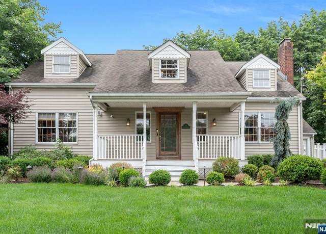 Property at 25 Sunrise Dr, Wayne, NJ 07470, 3 beds, 2.5 baths