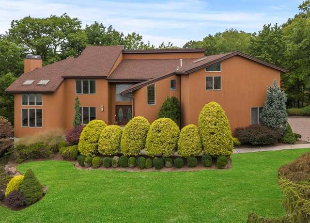 Property at 7 Tiffany Ct, Cedar Grove, NJ 07009, 5 beds, 4.5 baths