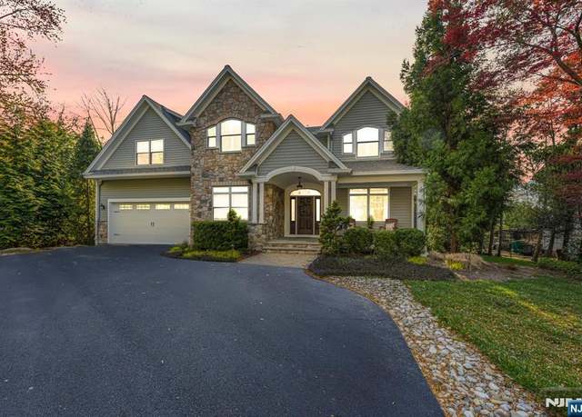 Property at 334 E Pines Lake Dr, Wayne, NJ 07470, 4 beds, 4.5 baths