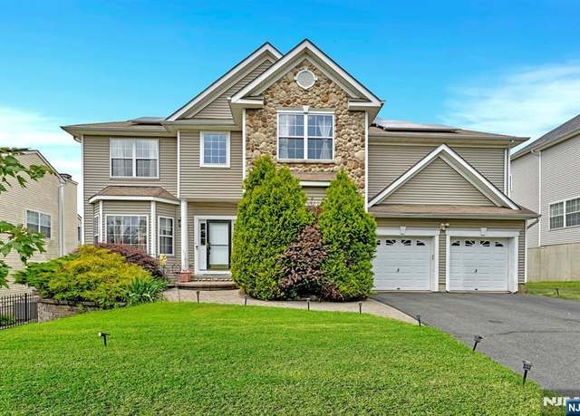 Property at 692 Skyline Dr, Jefferson Township, NJ 07849, 5 beds, 3 baths