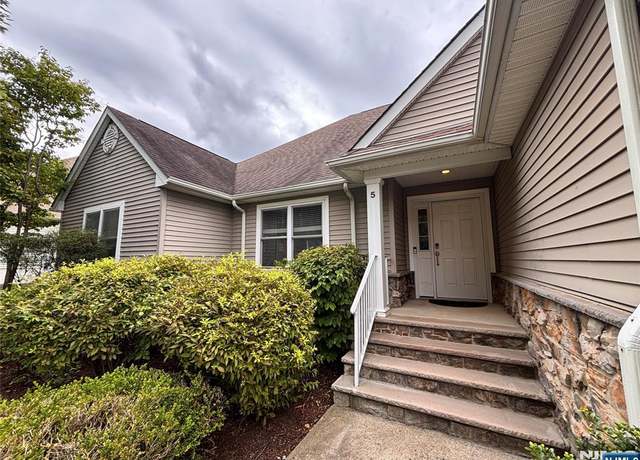 Property at 5 Little Tarn Ct, Hamburg, NJ 07419, 3 beds, 2.5 baths