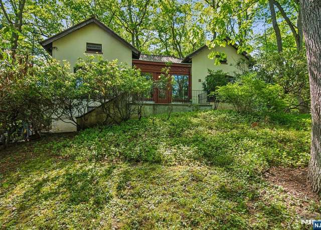 Property at 9 Upland Way, Verona, NJ 07044, 4 beds, 2 baths
