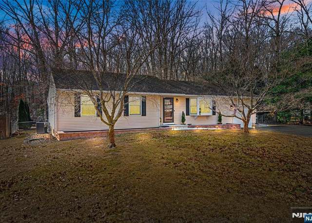 Property at 410 Leesville Rd, Jackson, NJ 08527, 3 beds, 2 baths