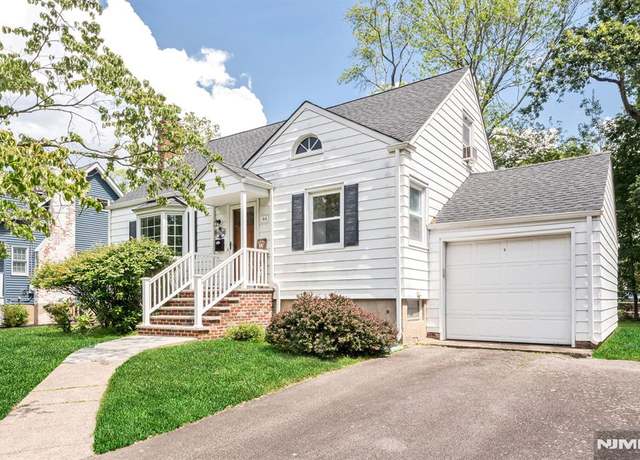 Property at 44 Hillcrest Dr, Wayne, NJ 07470, 4 beds, 2 baths