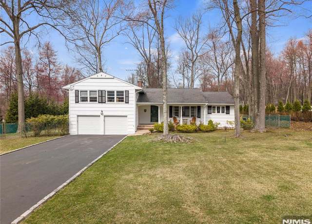 Property at 19 Squire Hill Rd, North Caldwell, NJ 07006, 3 beds, 2.5 baths