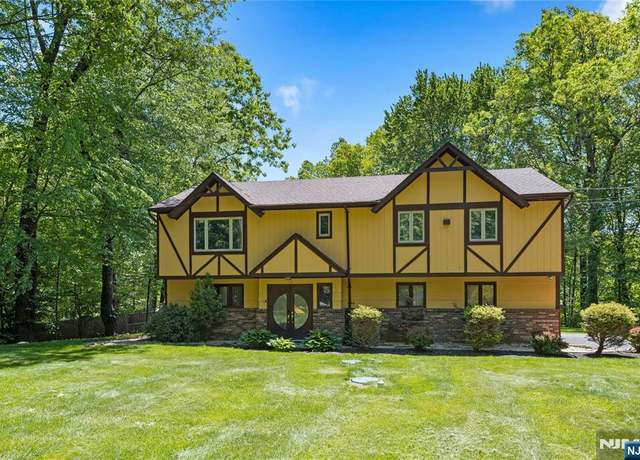 Property at 79 Lozier Rd, Mount Olive Township, NJ 07828, 3 beds, 2.5 baths
