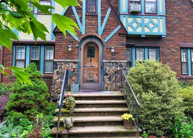 Property at 18 Burroughs Way, Maplewood, NJ 07040, 6 beds, 3.5 baths