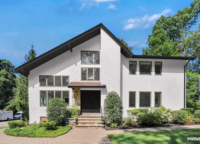 Property at 2 Mission Way, Tenafly, NJ 07670, 5 beds, 4.5 baths