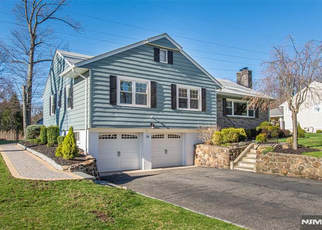 Property at 39 White Oak Dr, North Caldwell, NJ 07006, 3 beds, 2 baths