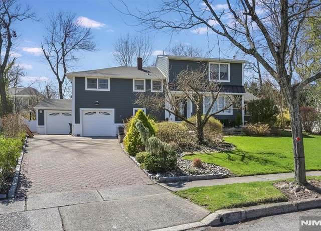 Property at 52 Gaynor Pl, Glen Rock, NJ 07452, 4 beds, 3 baths