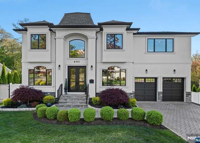 Property at 697 Terrace Dr, Paramus, NJ 07652, 5 beds, 4.5 baths